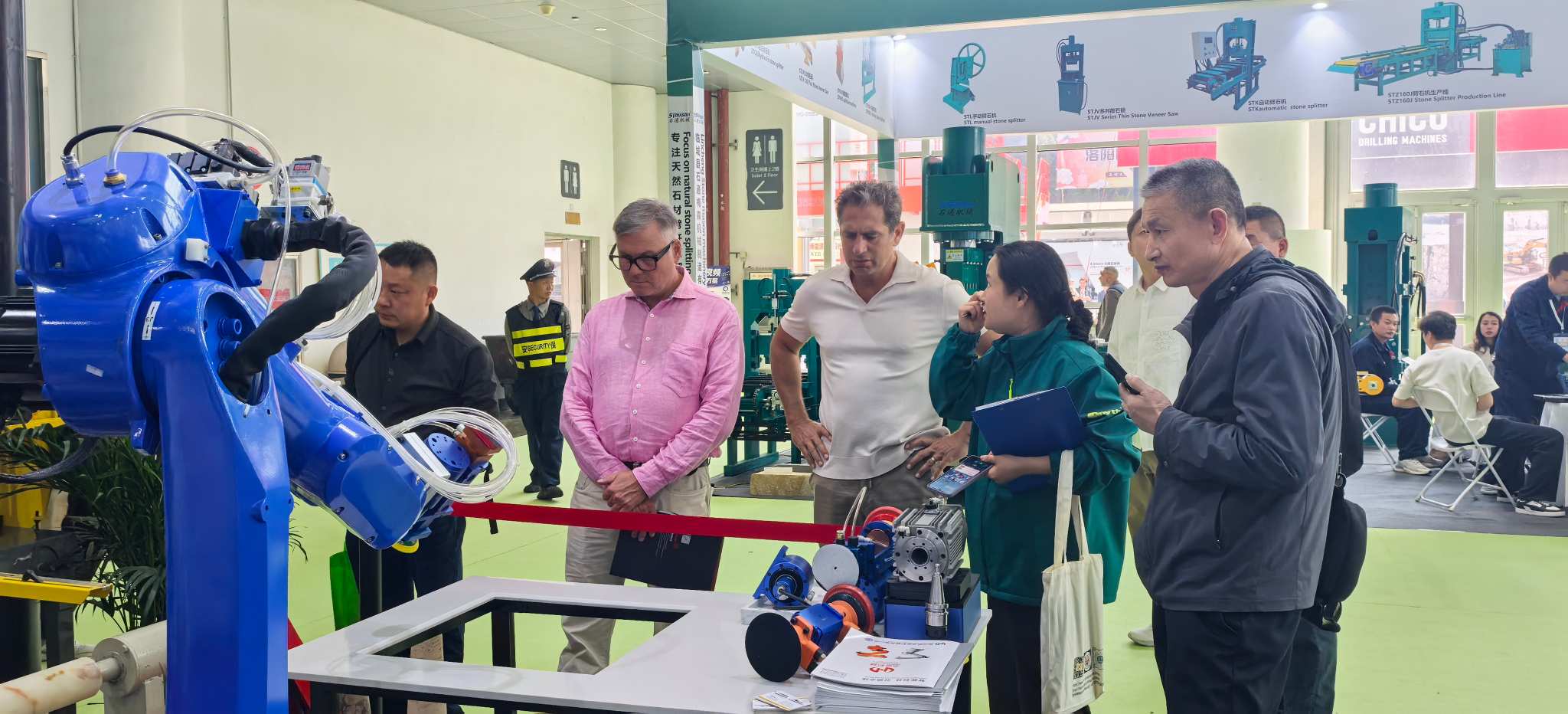 Акценти на Xiamen Anyth Mechanical Equipment на Xiamen International Stone Fair
